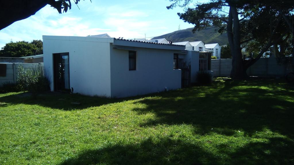 Hermanus Flower House Exterior photo